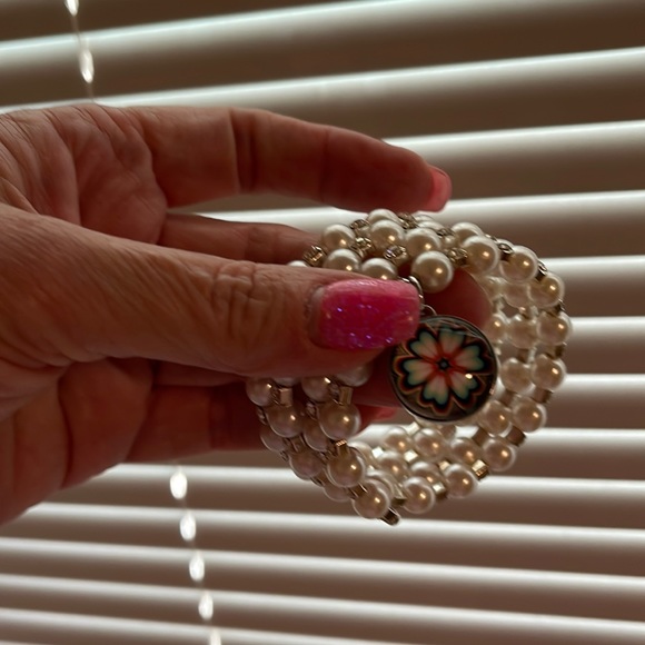 Pearlesque snap bracelet - Picture 3 of 3